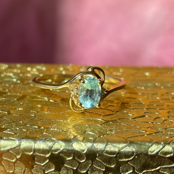 14K Gold Light Blue Topaz and Diamond Accents Ring - Picture 5 of 8
